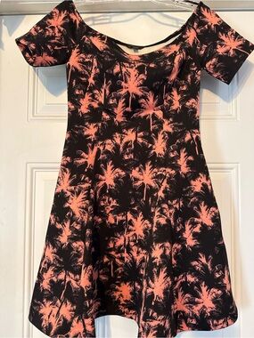 GUESS Pink Black Palm Print Dress Off Shoulder Fit & Flare Size Small